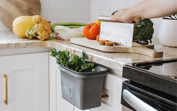 How to Set Up an Efficient Kitchen Compost System?