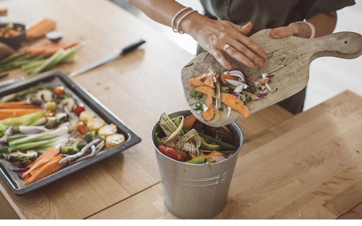 Reducing Food Waste with a Kitchen Compost Bin: Tips and Tricks